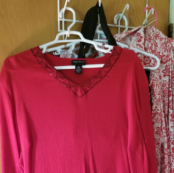 Red pull over blouse - Picture 1 of 1